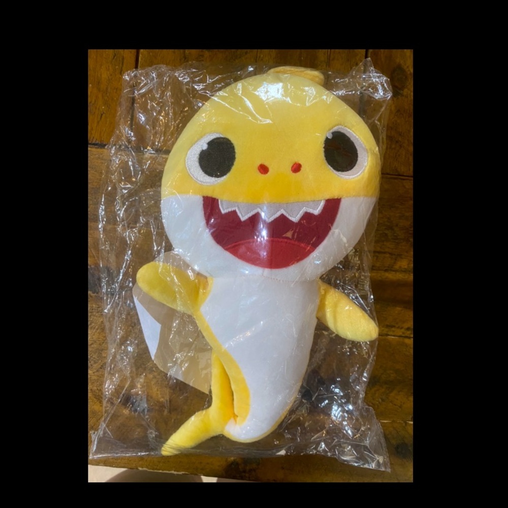 Singing “baby shark” stuffed animal
